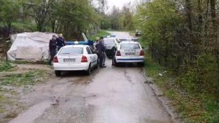 Бурни протести в Габрово снощи, тълпа опустоши ромската махала