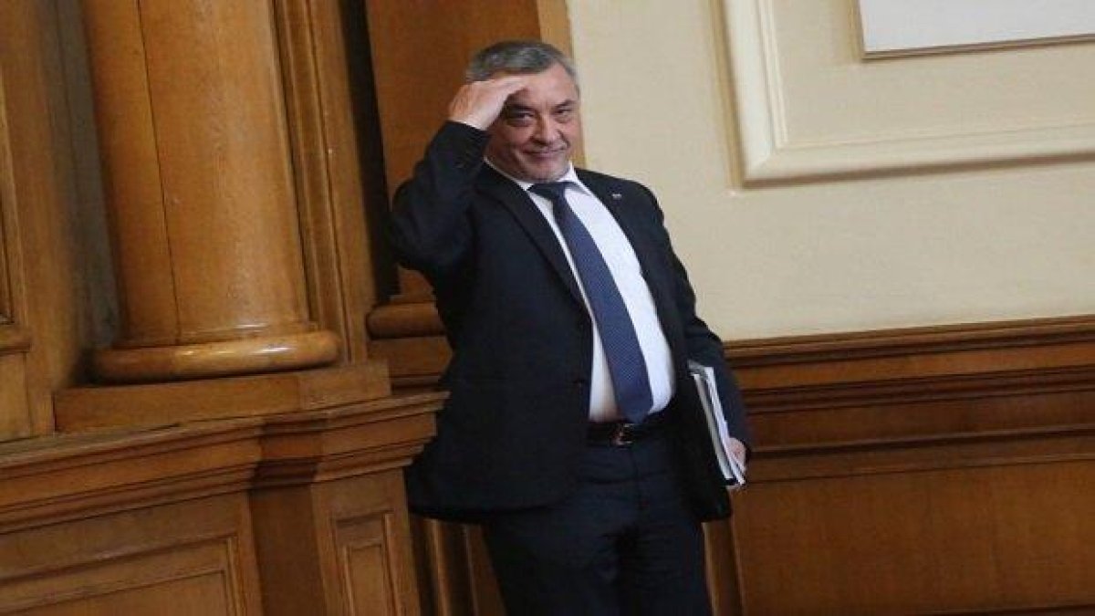 Валери Симеонов отвръща на удара: Действащ министър не е декларирал, че ползва луксозен имот в "Бистрица"