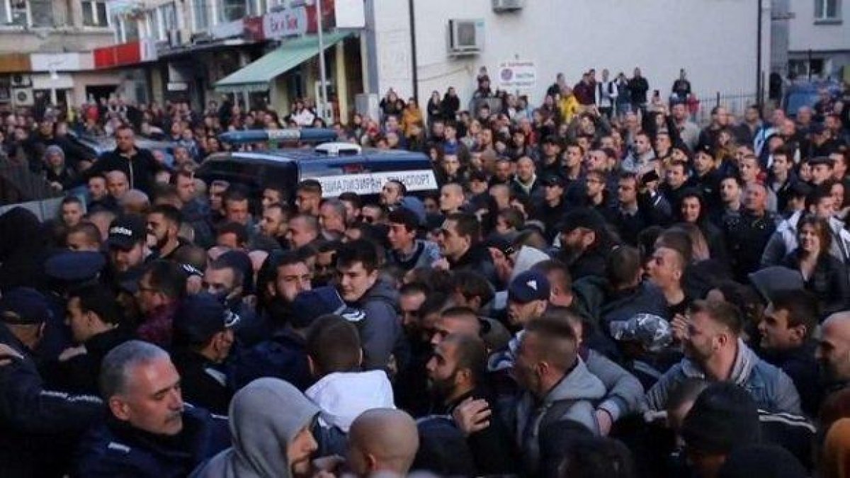 Томислав Дончев с мерки срещу напрежението в Габрово, съпругата му го нагнетява във Фейсбук