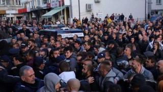 Поредна нощ на протести в Габрово, демонстрациите преминаха спокойно (видео)