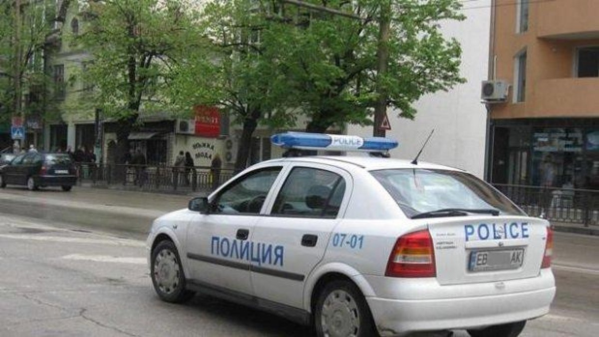 Нов побой в Габрово, двама пребиват мъж на автобусна спирка