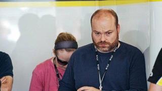 Най-богатият датчанин загуби три от децата си в атентатите в Шри Ланка (снимки)
