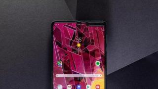 Samsung Galaxy Fold и защо не трябва да си го купувате (снимки и видео)