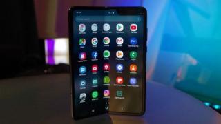 Samsung отложи премиерата на Galaxy Fold (видео)