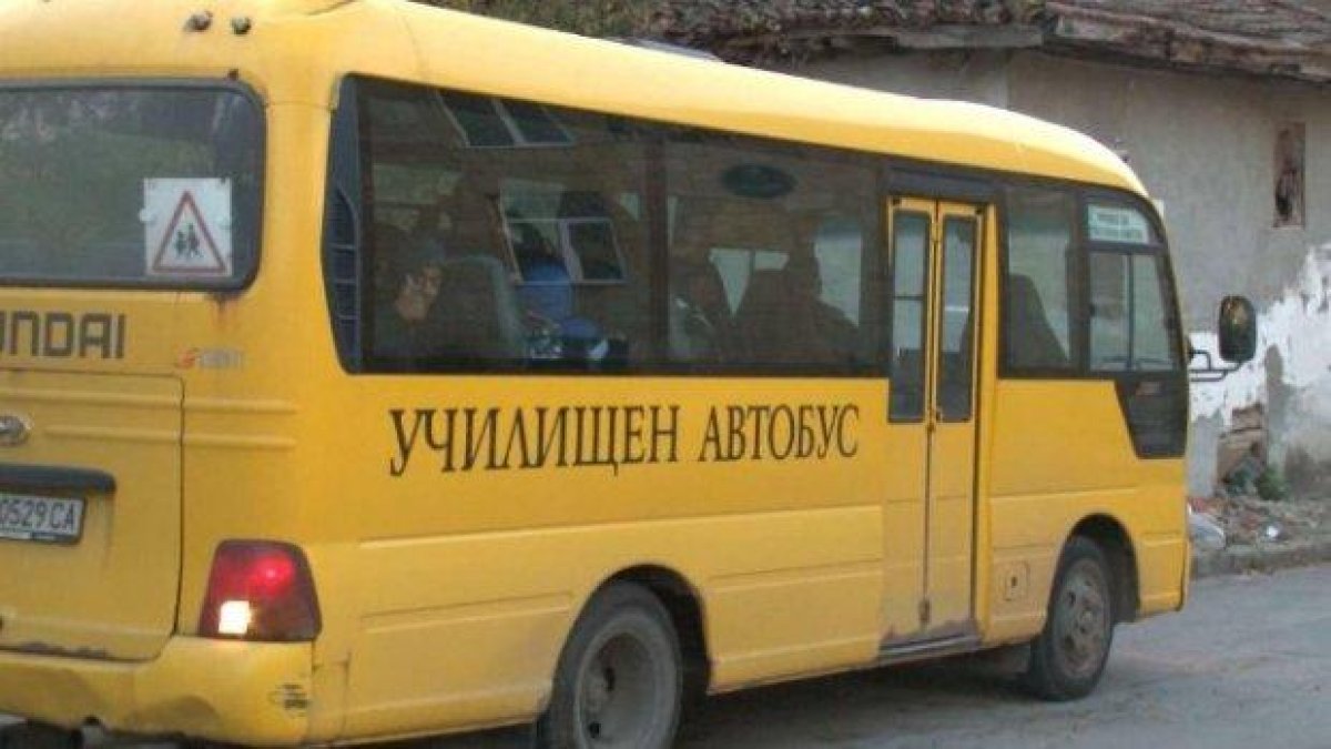 Училищен автобус катастрофира между Айтос и Карнобат