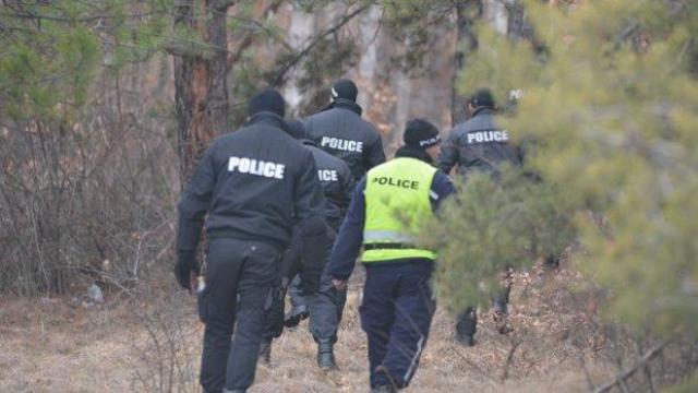Заловиха 26 нелегални мигранти до Горна Оряховица, заедно с каналджиите им българи