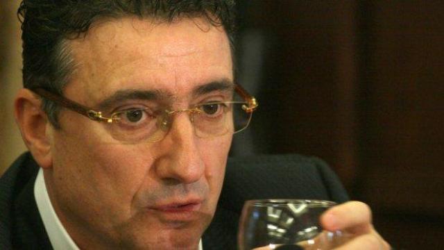 Връщат Ветко Арабаджиев у нас от Испания, засега съпругата му остава там