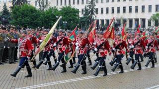 Честваме Деня на храбростта с водосвет и военен парад (видео и снимки)