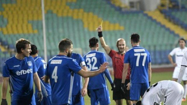 Футболен отбор от елита бе изхвърлен заради "черно тото"