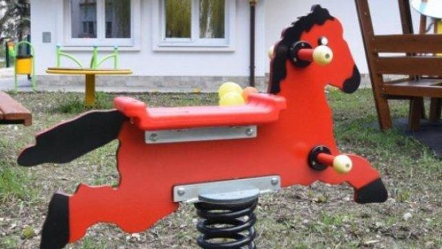 Нова мода сред родителите - правят "абитуриентски" бал и след детската градина