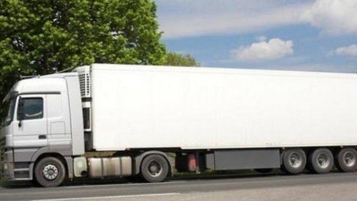 ТИР прегази крак на колоездач на пешеходна пътека