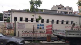 Строят 6-етажна жилищна сграда в двора на училище в Бургас