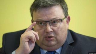 Цацаров иска от ДАНС информация за сметки, инвестиции и имоти на властта в чужбина