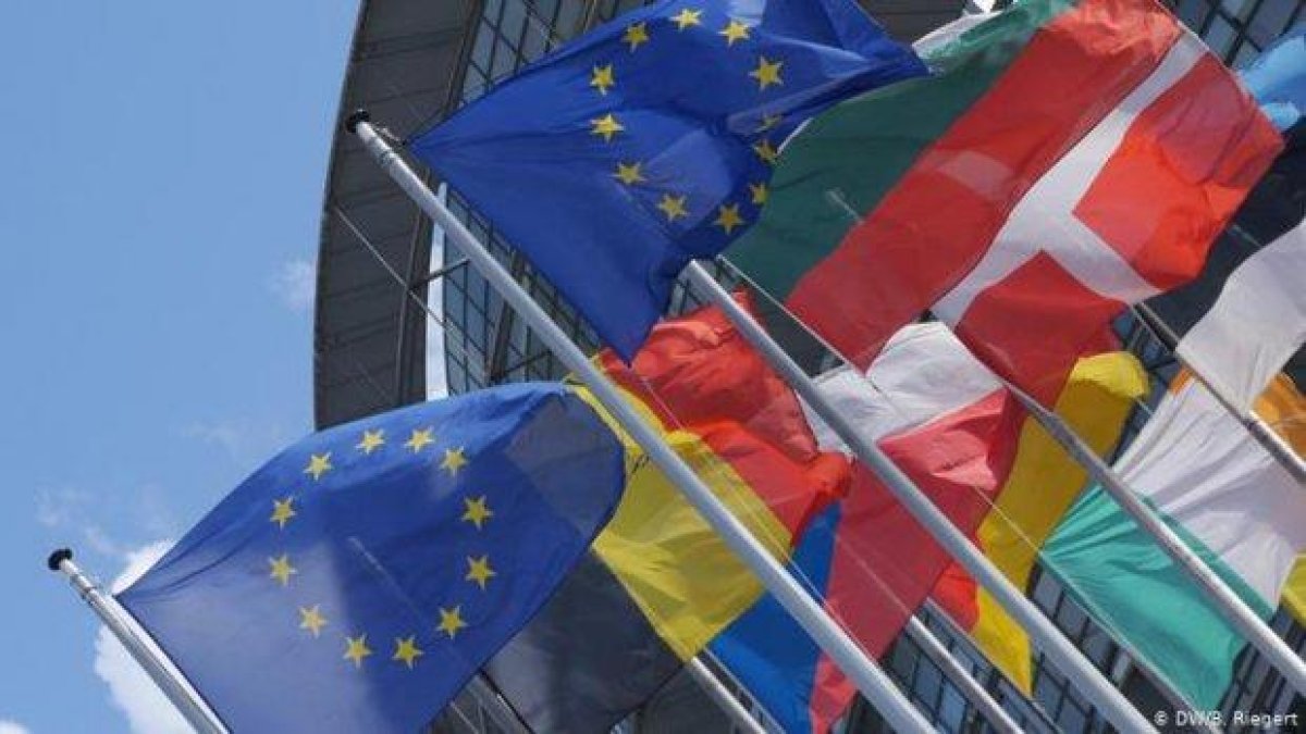 Съдбоносно: Европа на Орбан или Европа на Макрон?