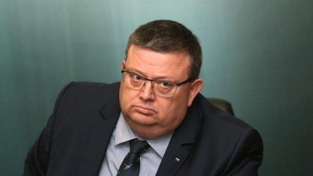 Цацаров ще проверява дали партиите са взели неправомерно субсидии