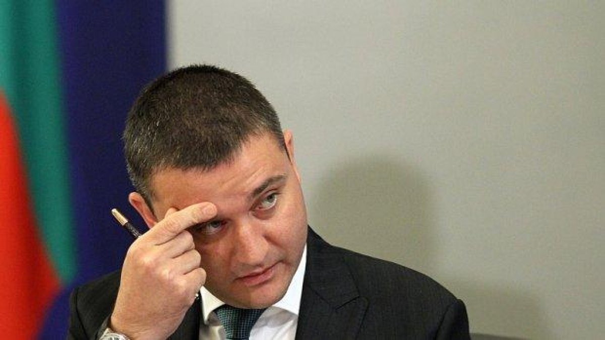Субсидиите на партиите са повече заради несъвършенство в закона, обясни Горанов