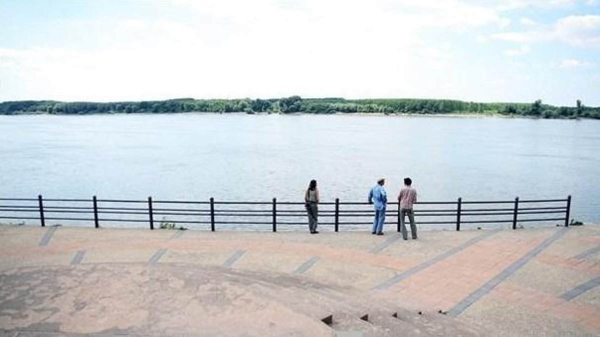 Жена и бебе изчезнаха в Дунав, минувач спаси другото дете