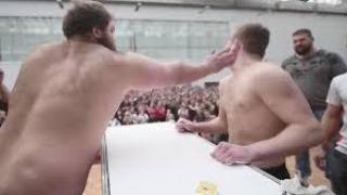 Шампион по биене на шамари стана истинска сензация в интернет (видео)