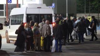 Хаос, напрежение и колабирали хора при предаването на бюлетините (видео и снимки)