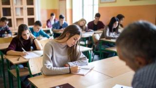 Абитуриенти се вдигат на протест заради грешките в матурата по английски