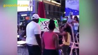 Рачков търси художник, който може да нарисува Зуека (Господари на Уеба)