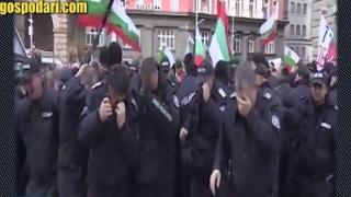 Като видя полицай със спрей и „почвам да бегам, бате“! (Господари на Уеба)