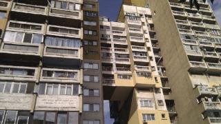 Паднало парче мазилка рани ученичка в Пазарджик