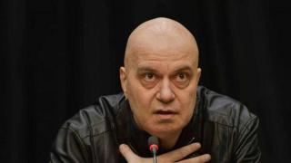 Ще слезе ли Слави Трифонов от "ферарито с цвят червен", за да влезе в политиката?