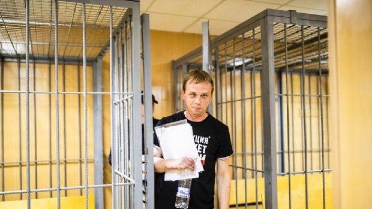 Задържаният руски журналист Иван Голунов остава под домашен арест (снимки)
