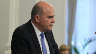Социалният министър: Издърпването на ухо не може да бъде причина за отнемането на деца
