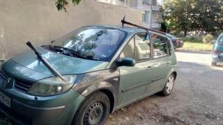Забиха две кирки в колата на ректора на ТУ-Варна, подозират скорошните избори за поста му (видео)