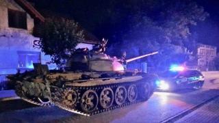 Пиян мъж кара танк по улиците на Полша (снимки)
