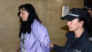 Прокуратурата иска 18 години затвор за акушерката, която преби новородената Никол (видео 18+)