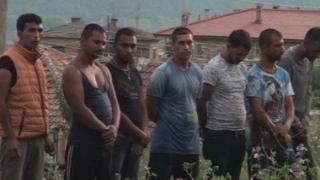 44 души са арестувани след сбиване в ромската махала в село Розино (видео и снимки)