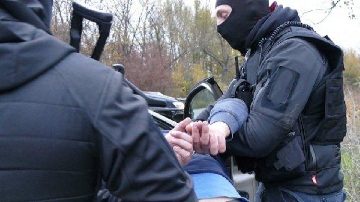 Задържаха 17 души за трафик на мигранти