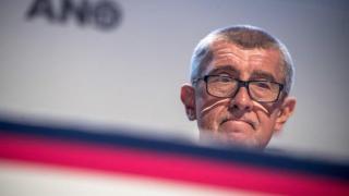 Чешкият премиер навярно ще оцелее, въпреки масовите протести (видео и снимки)