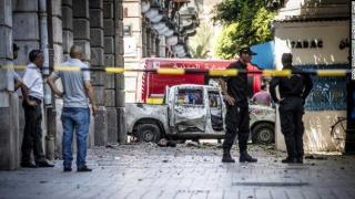 Два самоубийствени атентата в Тунис, има жертви и пострадали (видео и снимки)