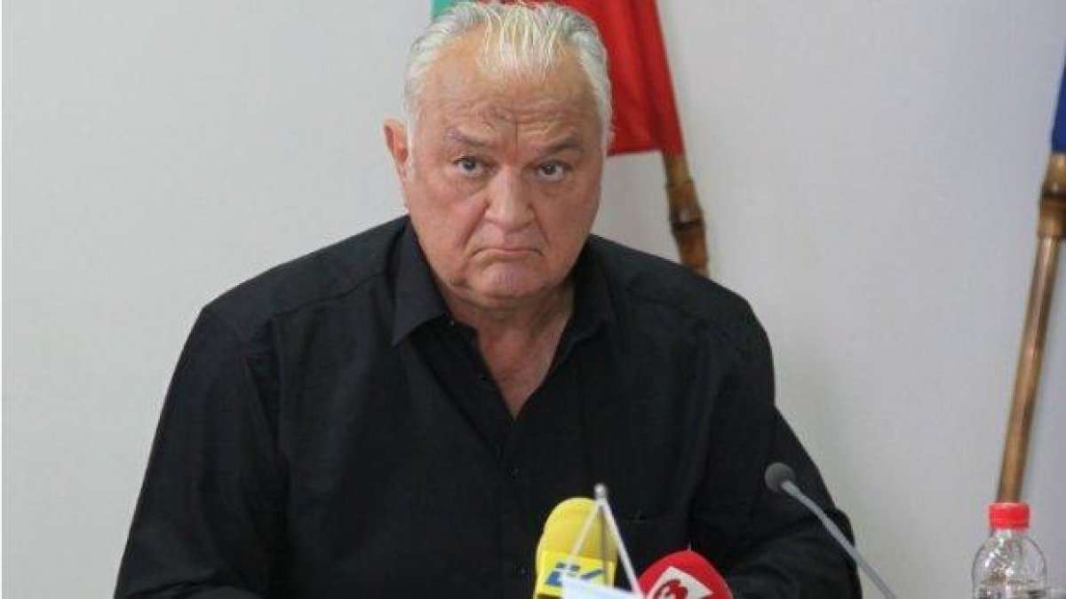 БНТ е тотален аутсайдер на зрителския и рекламния пазар, твърди Сашо Диков