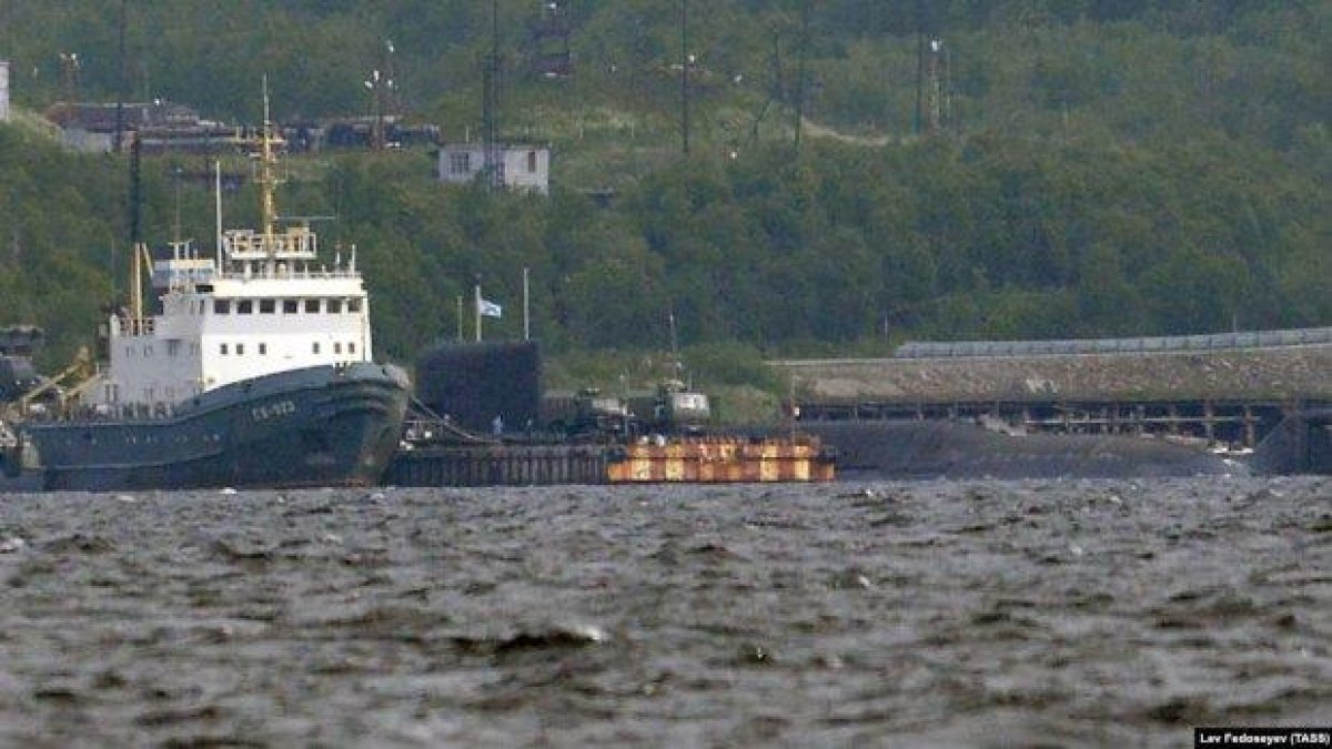 Нови данни за пламналата руска подводница: „Тя може да шпионира интернет връзките или да ги унищожи"