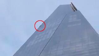 Мъж изкатери 310-метровия небостъргач Shard в Лондон (видео)