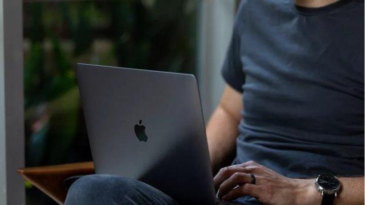 Уязвимост в приложението "Zoom" на MacOS може да даде достъп на някои уеб сайтове до уеб камерата ви
