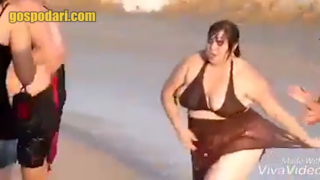 Джолан морнинг: Пишман русалка дави плажни батки (Господари на Уеба)