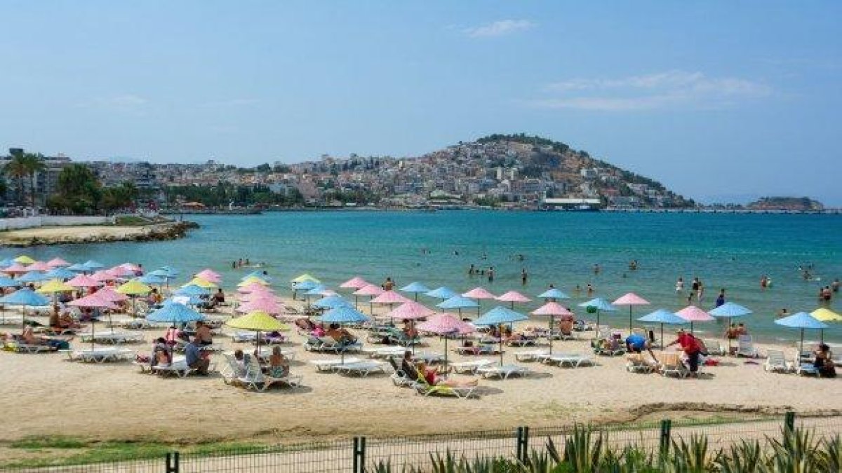 Българка загина в турския курорт Кушадасъ, изпаднала от необезопасено влакче