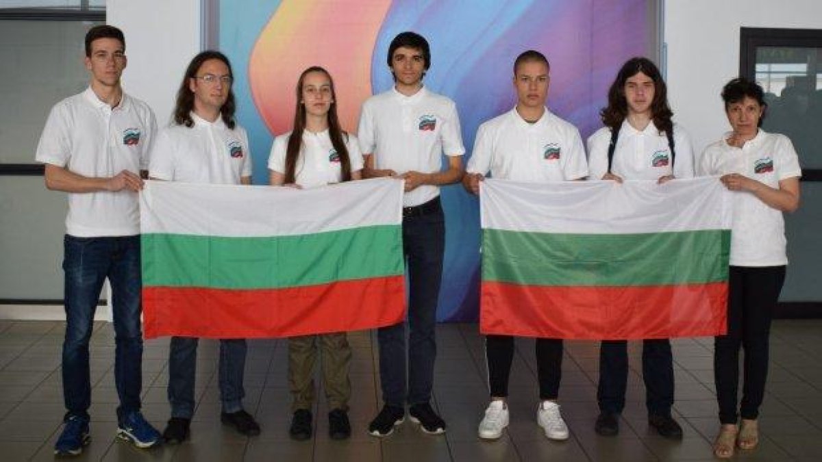 Силно представяне на български ученици на Международния турнир на младите физици (снимки)