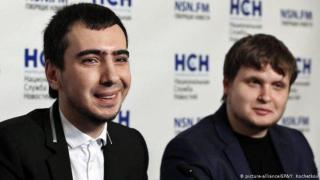 Дърпа ли някой конците на тези руски "телефонни момчета"?