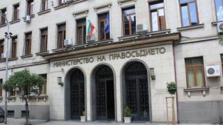 Шефът на военното разузнаване подава оставка