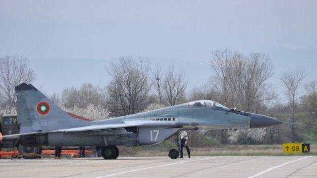 Претърсват офиси на дружеството, доставяло оборудване на военновъздушните сили