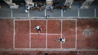 Тенис турнир "IVAN VAZOV OPEN" напомня, че ремонтът на софийската улица тече втора година (видео)