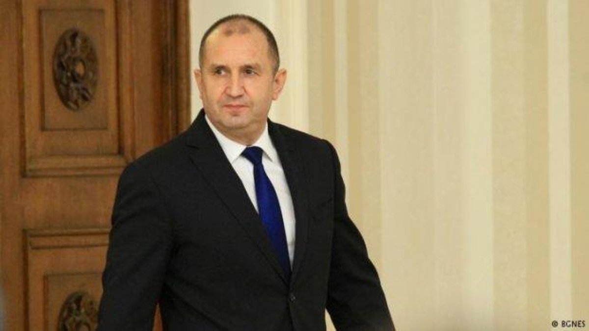 Президентът наложи вето върху сделката за новите изтребители