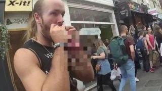 Осъдиха двама мъже, яли мъртви катерици пред магазин за вегани (видео и снимки 18+)